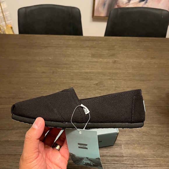 BNIB Toms Slip On - Picture 9 of 11